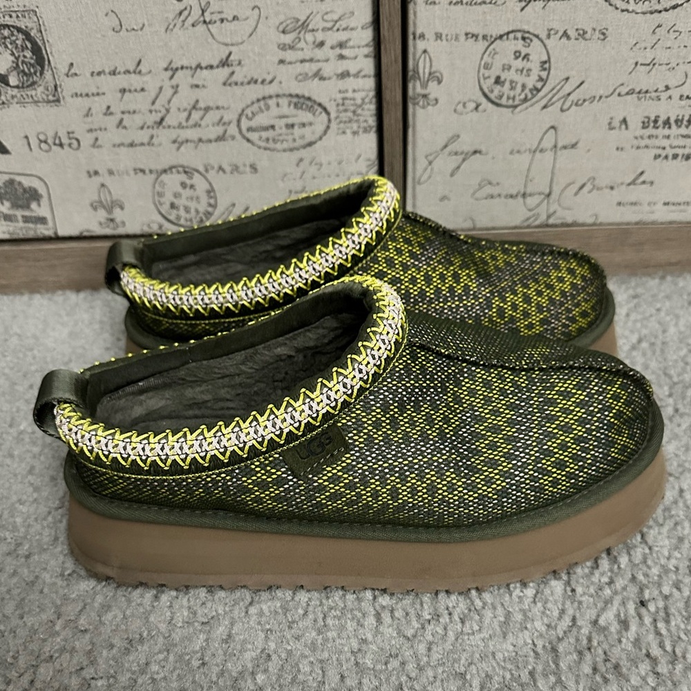 Ugg Maxi Print Tazz Olive Green {size 9 women’s}